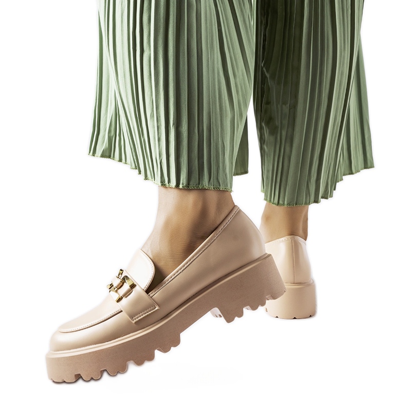 Inna Beigefarbene Damenmokassins, verziert mit einer Piazzo-Schnalle