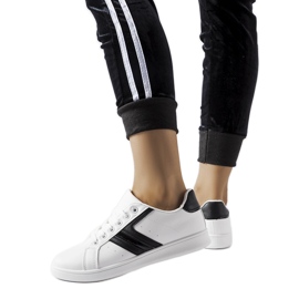 Weiße Sneakers mit schwarzen Rizzo-Einsätzen