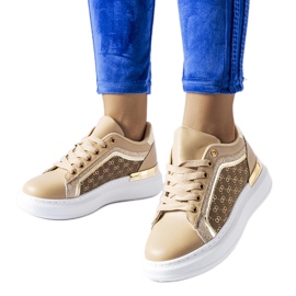 Beigefarbene, mit Glitzer verzierte Schuhe auf der Leo-Plattform