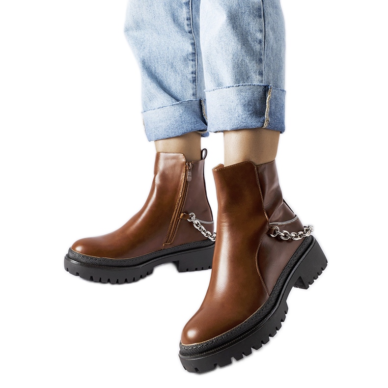 Braune Stiefeletten mit Muqaddim-Kette