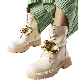 Beigefarbene Wanderstiefel mit Galar-Kette