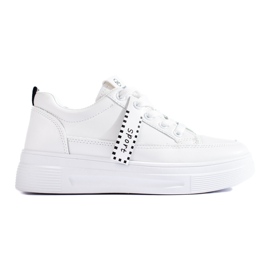 Weiße Turnschuhe auf der Shelovet-Plattform