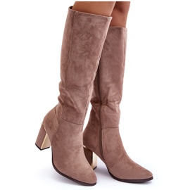 Beige Wildlederstiefel mit hohem Absatz von Kilrenita