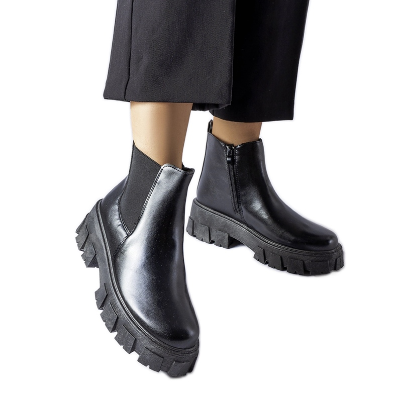 Schwarze, massive Petronio-Stiefeletten