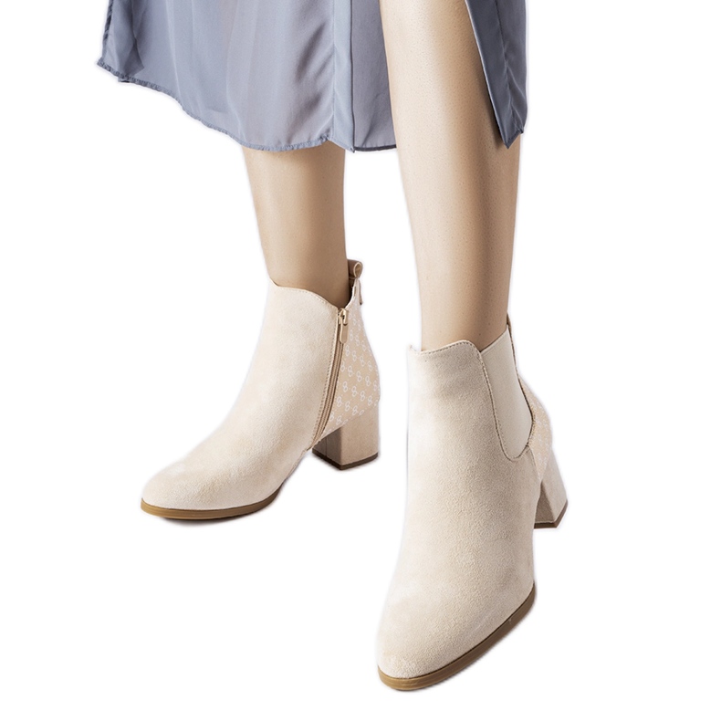 Beige Monte-Stiefeletten mit niedrigem Absatz