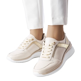 Beige durchbrochene Lederschuhe Trás