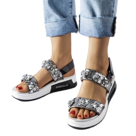 Inna Silberne Keilsandalen mit Blumen von Stamford