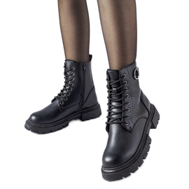 Schwarze isolierte Stiefel mit Broberg-Zirkonen