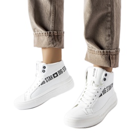 Weiße isolierte Sneakers Big Star MM274009