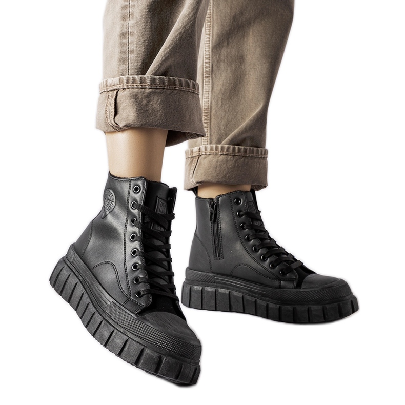 Schwarze isolierte Sneakers Big Star MM274625