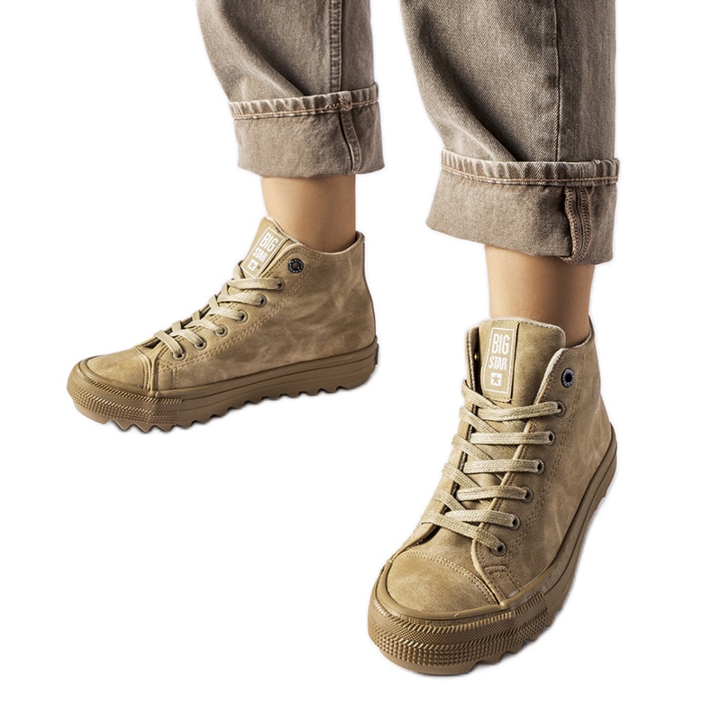 Beige isolierte Sneakers Big Star GG274071