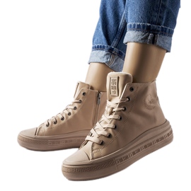 Beige isolierte Sneakers Big Star MM274022