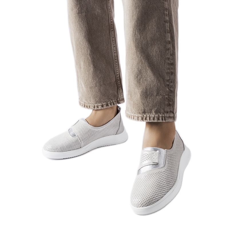 Ethels silberne perforierte Ledersneaker silber-