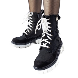 Schwarze, isolierte Crispiero-Stiefel