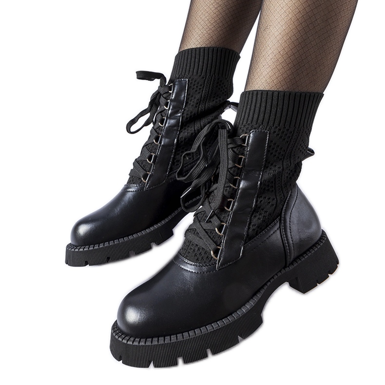 Schwarze, durchbrochene Sneakers von Portico