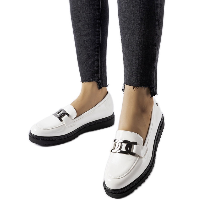 Inna Weiße Lack-Loafer mit Keilabsatz von Vinceza