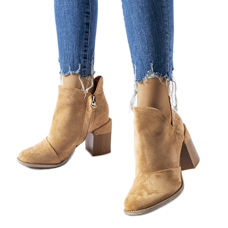 Beige Stiefeletten mit Ausschnitten Artemisia