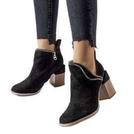 Schwarze Stiefeletten mit dekorativem Odo-Absatz