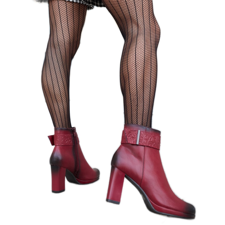 Rote Stiefeletten mit dekorativem Creil-Riemen