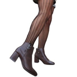 Braune Stiefeletten mit niedrigem Absatz von Aniceto