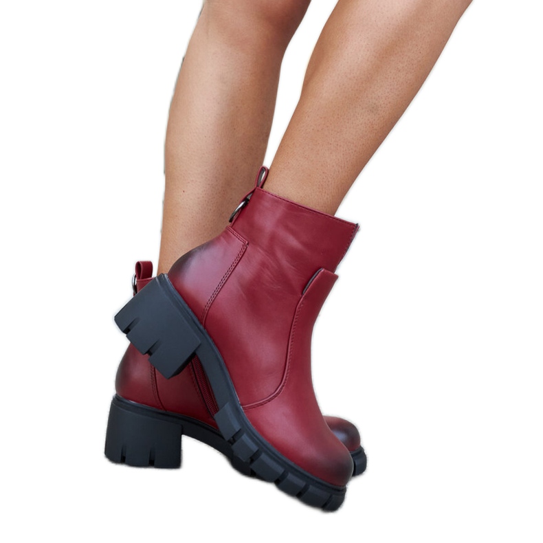 Rote und schwarze Stiefeletten von Fajardo