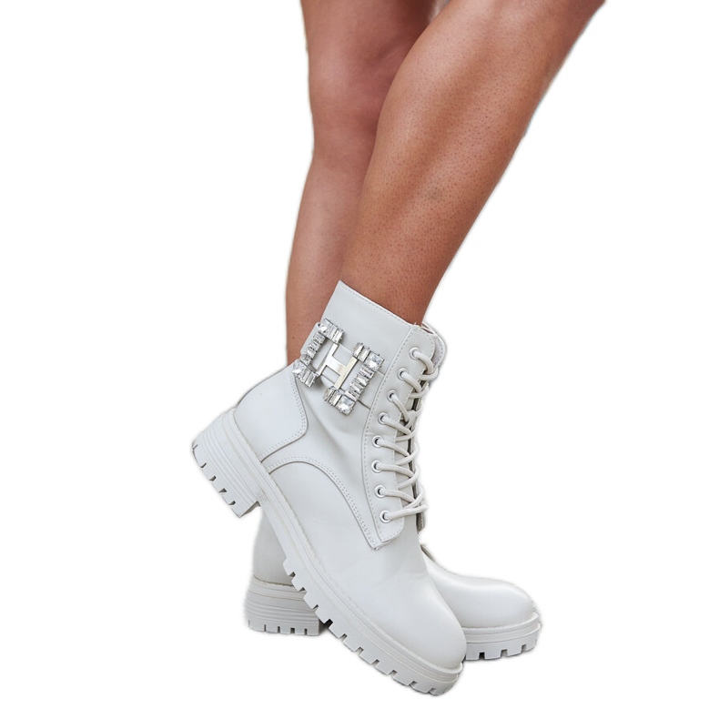 Inna Beigefarbene Arbeiterhüte mit dekorativen Guevara-Zirkonen