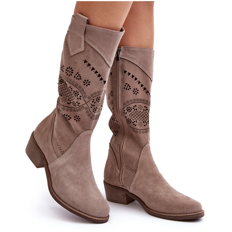 PA2 Wildlederstiefel mit durchbrochenem Cappuccino Sierra-Muster beige