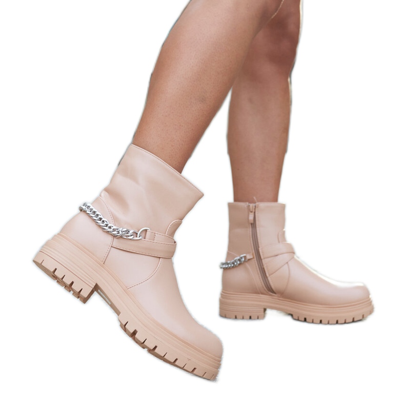 Beige Stiefeletten mit Zierkette von Edelio