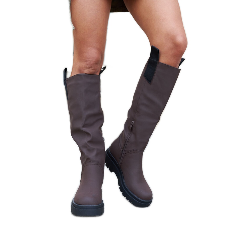 Mattbraune, isolierte Jayden-Stiefel