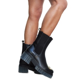 Schwarze, massive, isolierte Sergente-Stiefel