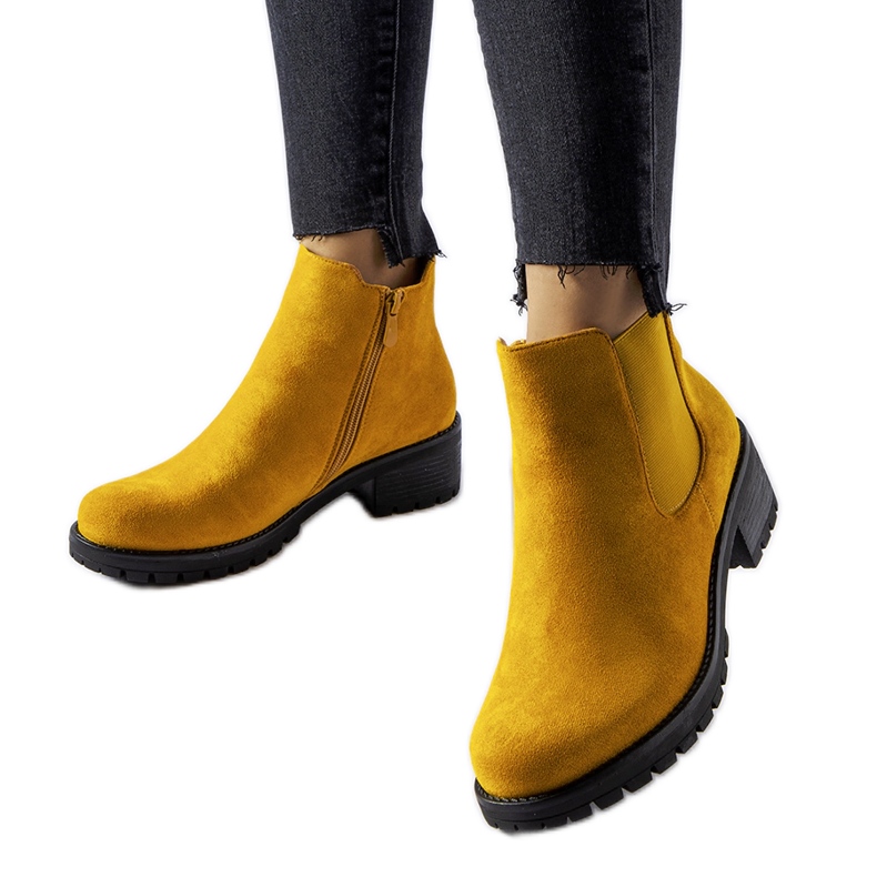 Gelbe Stiefeletten mit niedrigem Absatz von L'Anglais