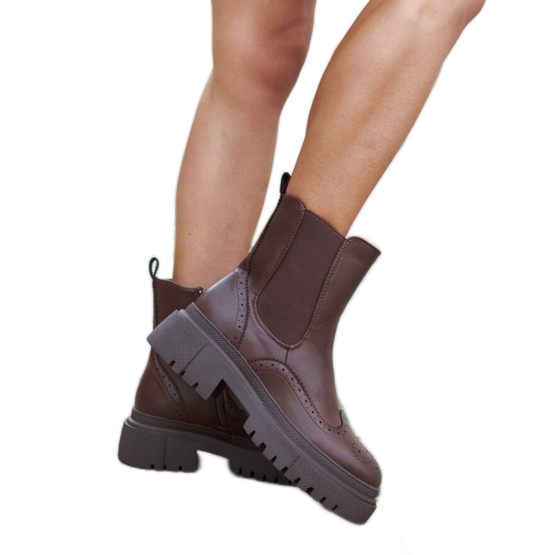 Braune Stiefeletten mit Castella-Nähten verziert