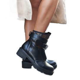 Schwarze Stiefel mit dekorativem Domus-Riemen