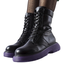 Schwarze isolierte Schuhe mit lila Sohle Beata