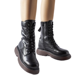 Schwarze isolierte Stiefel mit brauner Sohle Beata