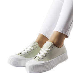 Grüne Turnschuhe auf einer dicken Fortunata-Plattform