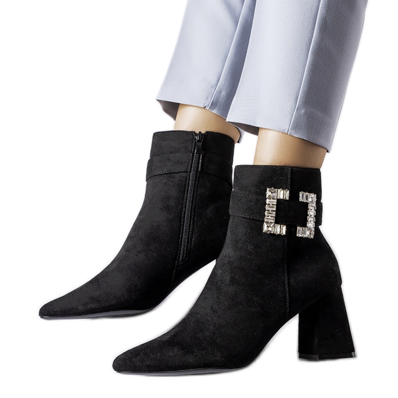 Schwarze Stiefeletten mit Alfero-Strasssteinen