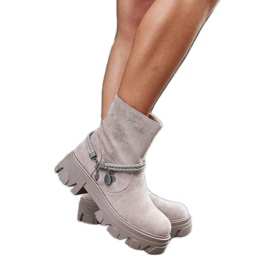Beige Stiefeletten mit dekorativem Armband