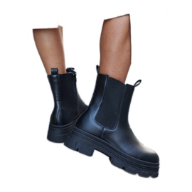 Schwarze Stiefeletten auf der Placido-Plattform