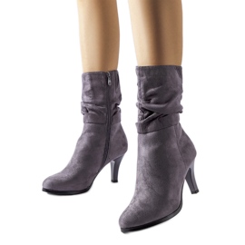 Graue isolierte Öko-Wildlederstiefel mit hohem Sant-Absatz