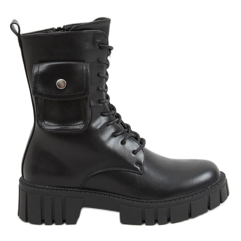 Arbeiter mit einer Maruna Black-Geldbörse schwarz