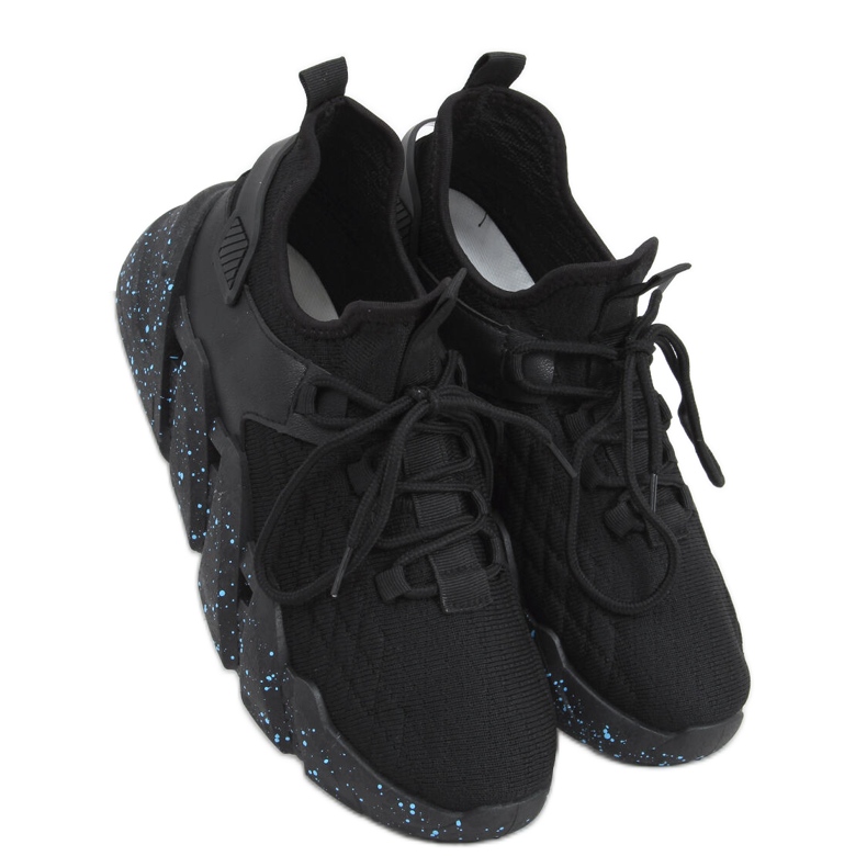 Indu Sportschuhe mit schwarzen Socken