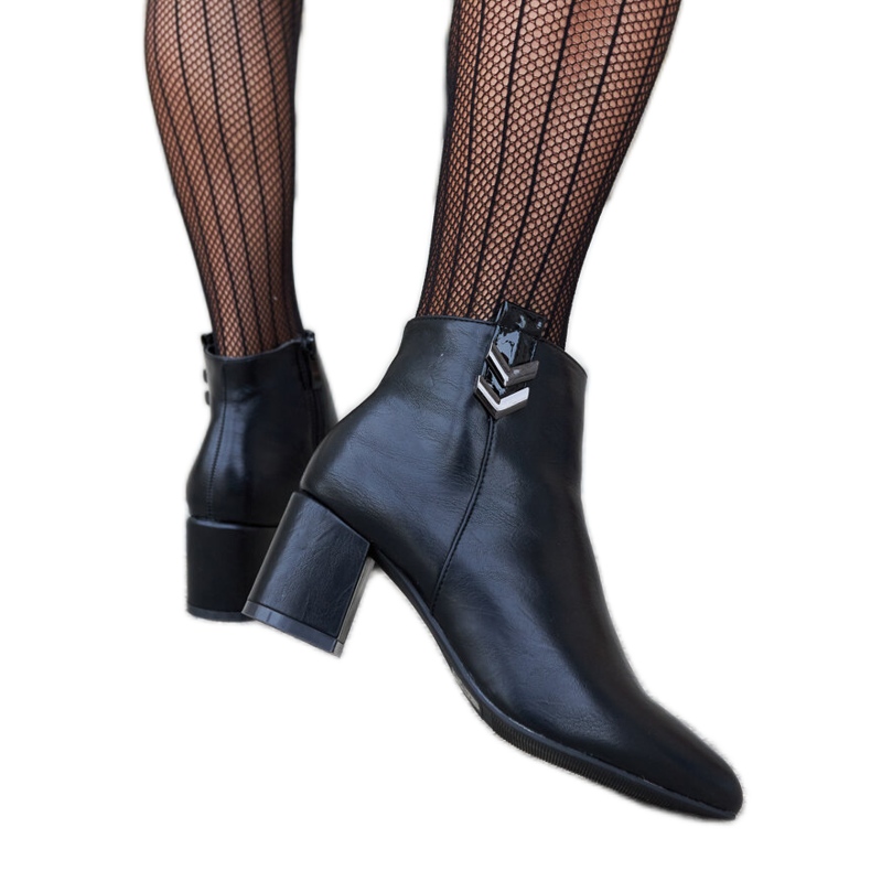 Schwarze Stiefeletten mit niedrigem Absatz von Aniceto