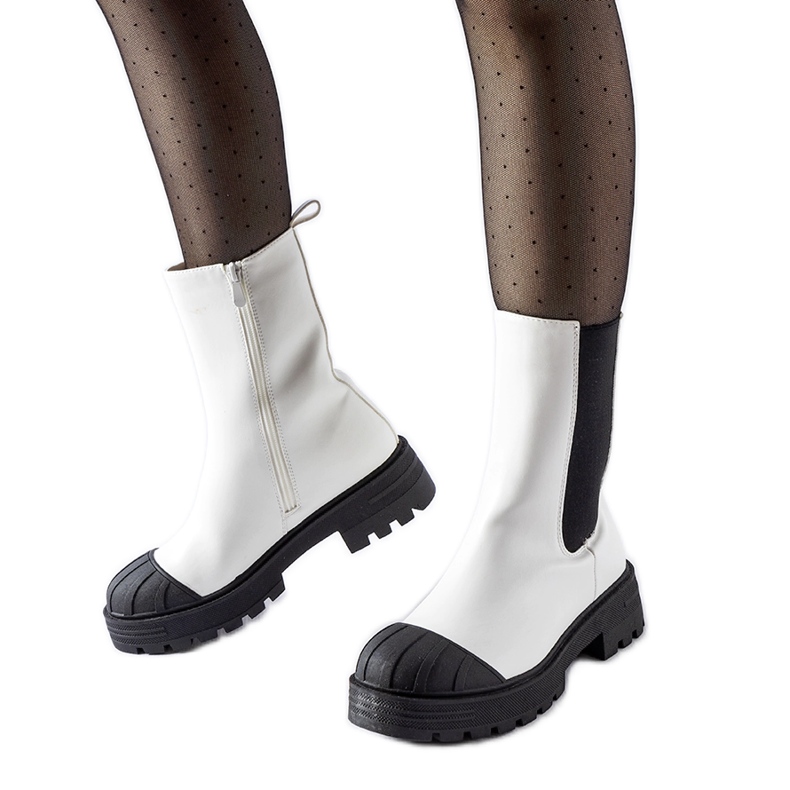 Weiße, klassische, isolierte Porcigatone-Stiefel