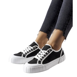 Schwarze Sneaker auf dickem Egidio-Plateau