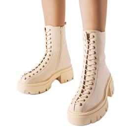 Beige isolierte Bovver-Stiefel mit Amla-Bindung verziert