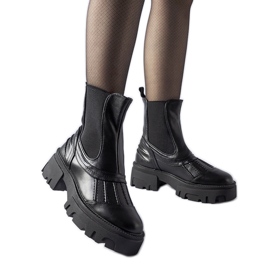 Schwarze, massiv isolierte Carruba-Arbeiter