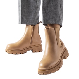 Beige isolierte klassische Olmedo-Stiefel