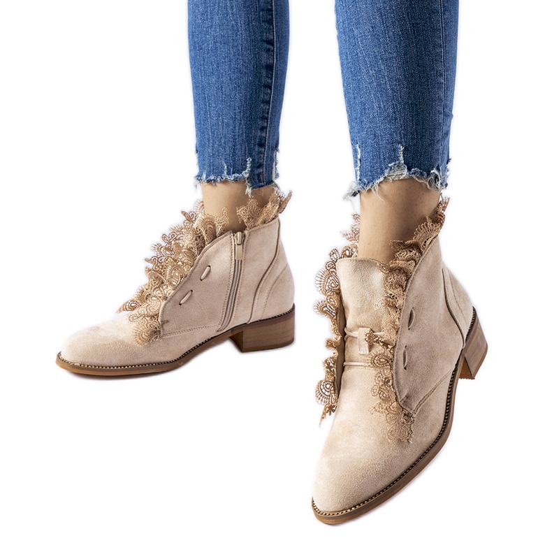 Beige Stiefeletten mit Strasssteinen und Spitze von Belviglieri