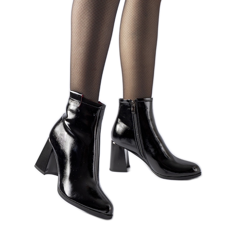 Schwarze, isolierte Carcare-Stiefeletten aus Lackleder